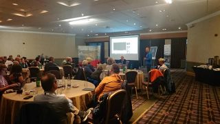 Dalyviai klausosi Ramūno Lydžio pranešimo