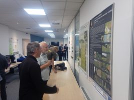 Gamtosaugos ekspertai užmezga darbinius kontaktus prie projektų stendų